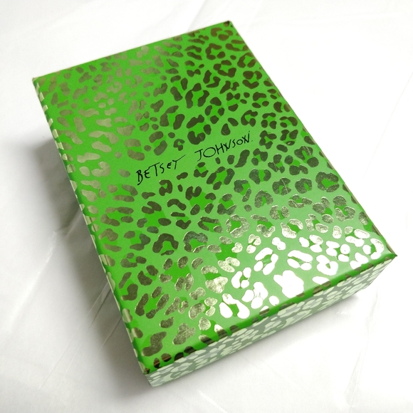 NEW Betsey Johnson Large Gingerbread Kid Earrings - Picture 6 of 7